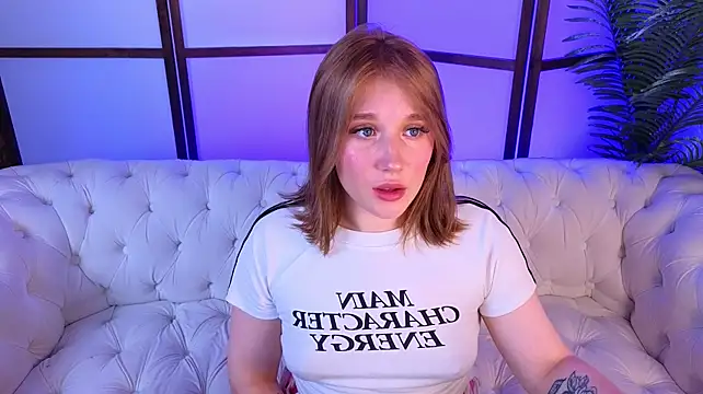 alicetrenton (F young) - shaking her booty in panties