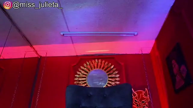 Julieta_Russell webcam