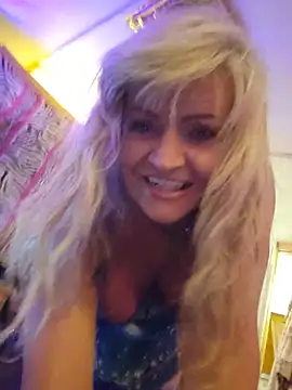 annika_lately webcam