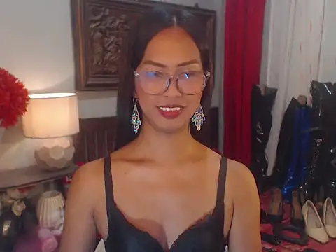 Nathalieheartt live cam on StripChat