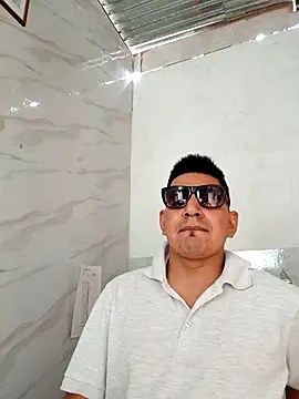 latino17 live cam on StripChat