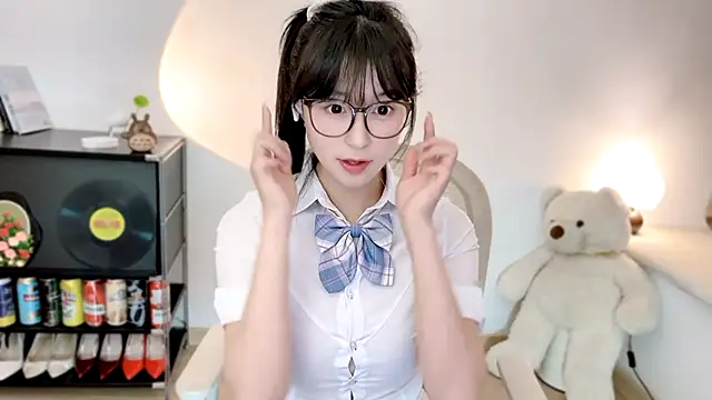 Onechestnut live cam on 