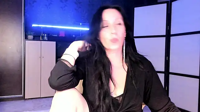 Lucky_Milf live cam on StripChat