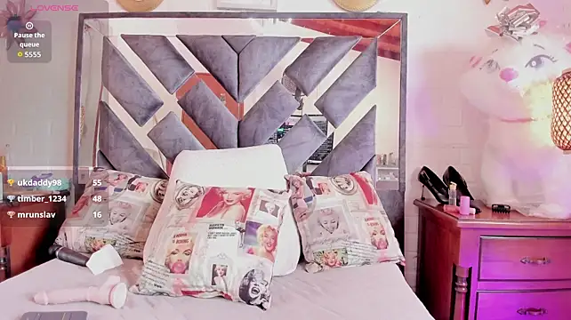 annie_vega17_ webcam