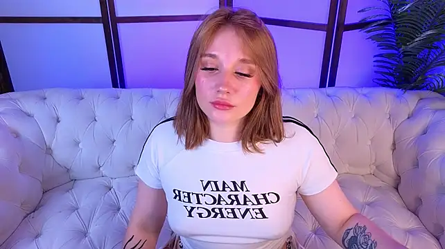 alicetrenton (F young) - shaking her booty in panties