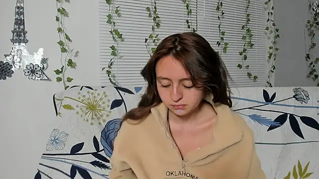 Lala_fluffy dirty talk cam to cam room