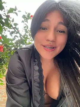 Emily_Gomezz live cam on StripChat