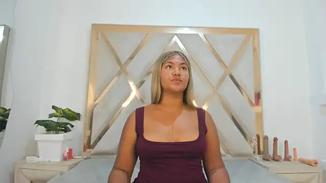 ambarglowasm shaved fetish room