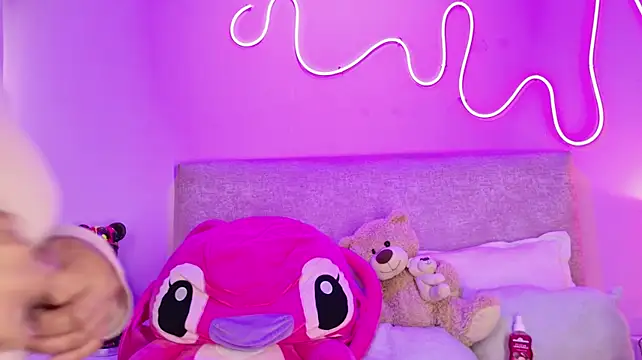 EvaMuriel busty live cam model