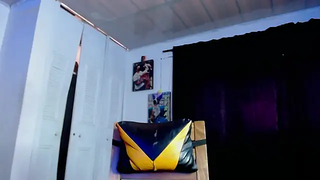 Adam_Hudsond webcam