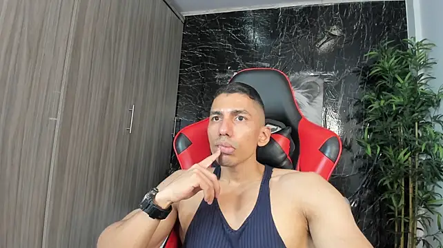 Erik_castle webcam