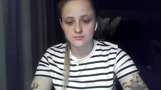 LeaWetGirl webcam
