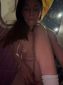 AmelieCrystal webcam