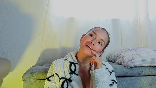 Aura_moons webcam