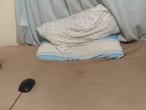 freaky-ebony webcam