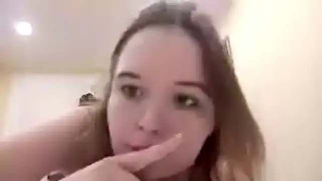 LaraDealy webcam