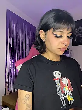 Larah_bell_uwu webcam