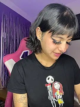 Larah_bell_uwu webcam