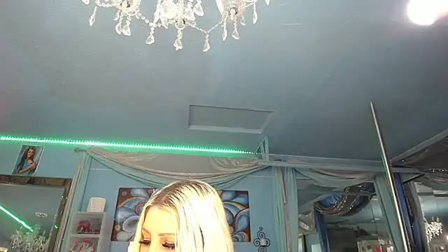 ADRIANNA_FOX