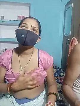 RoyalDesiCouple webcam