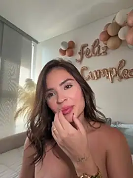 SofiaGomez444 live cam on StripChat