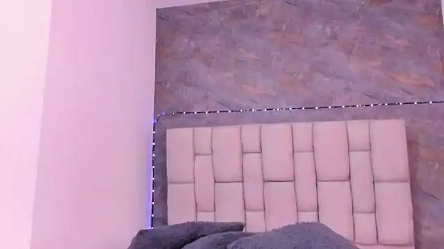 lily_rose1 live cam on StripChat