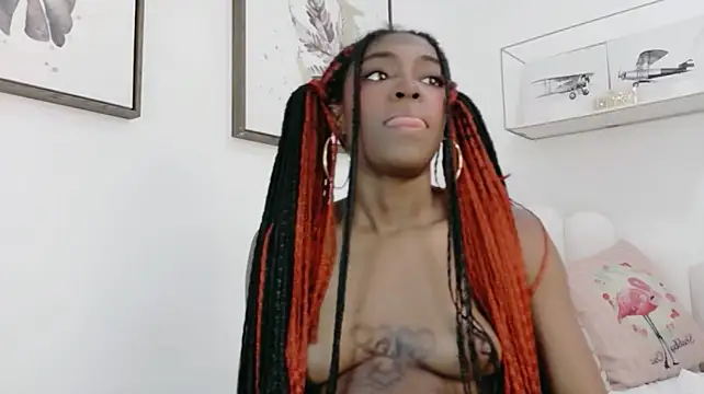 Honey__Black_18 live cam on StripChat