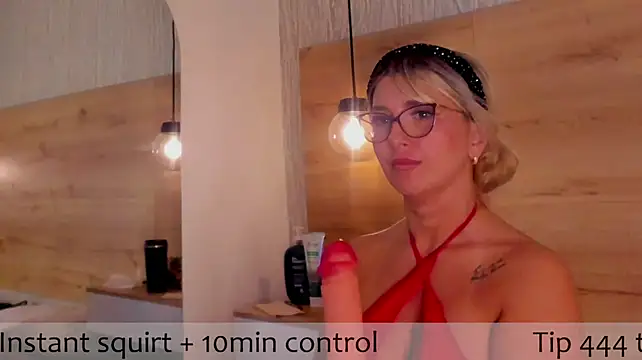 Megan_Lara_ webcam