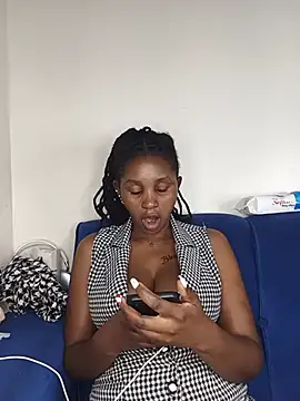 Suckmysweetboobs webcam