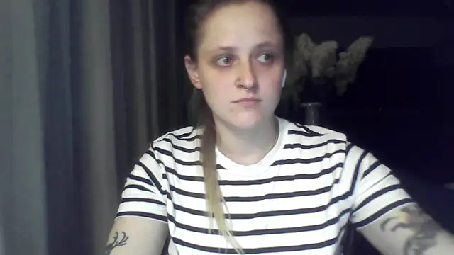 LeaWetGirl webcam