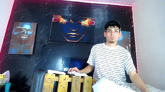 LuxeCouple webcam