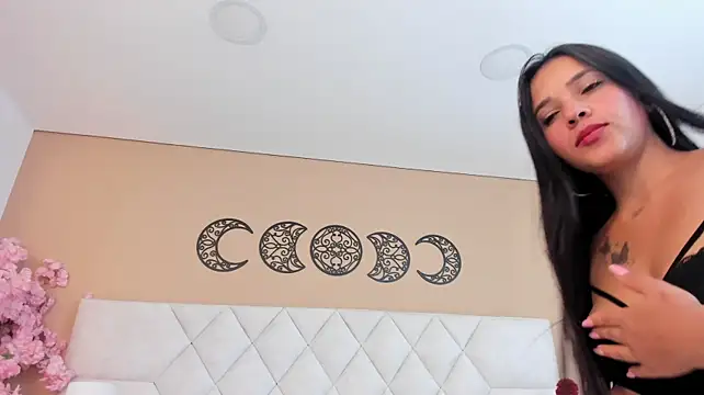 Saritha_cooper webcam