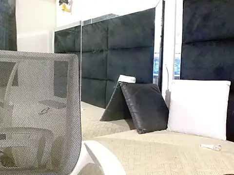 Jazmiin_Rosee webcam