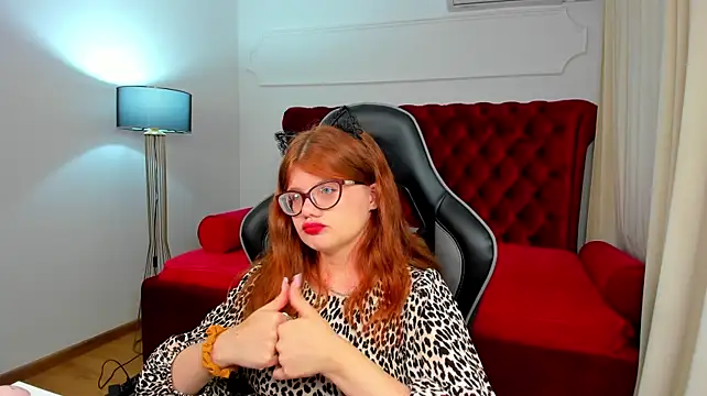 ChloeHalses live cam on StripChat