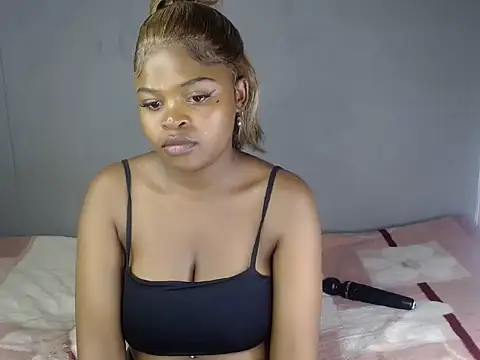 Spicymeddie live cam on StripChat