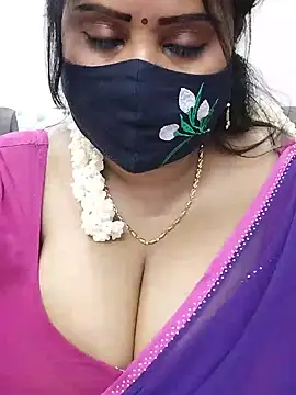Queenflowerr live cam on StripChat