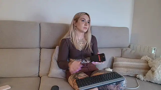 tattoobbgirl webcam