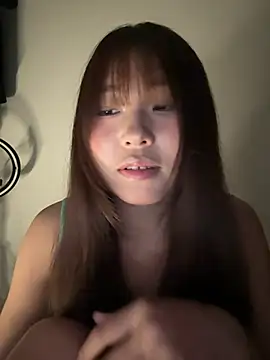 77momomo webcam