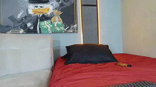 Hornyshow1 webcam