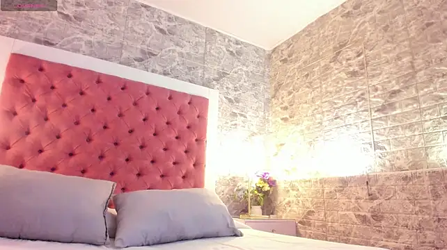 Naomi_luxx webcam