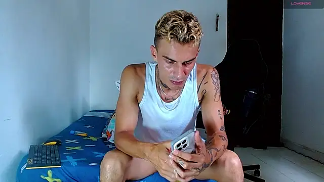 bray_hotboy777 webcam