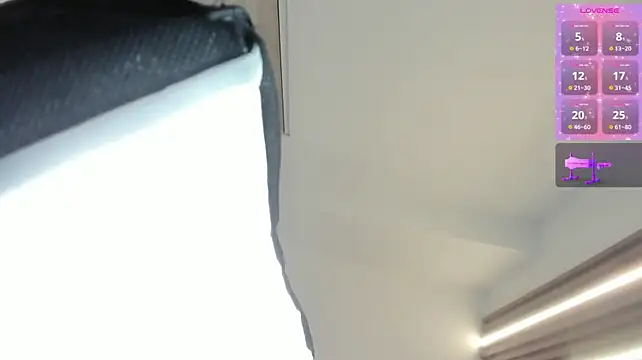 ariana_nix webcam