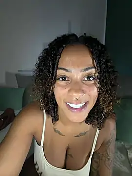 SweetPetiteNoir webcam