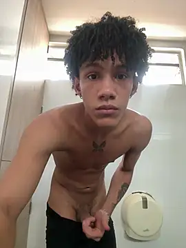NoahBull19 webcam