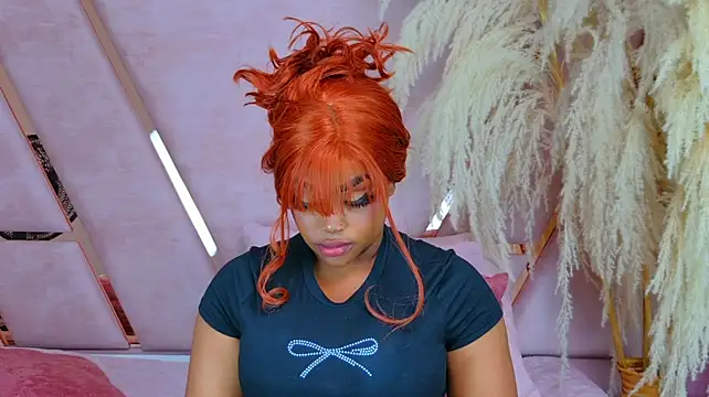 TiannahGlow webcam
