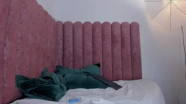 MiaLauren_ webcam