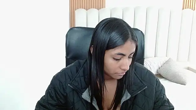 shaneelle live cam on StripChat