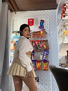 LunaMoore_Pink webcam