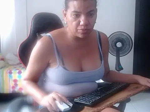 Adriana_0312 webcam
