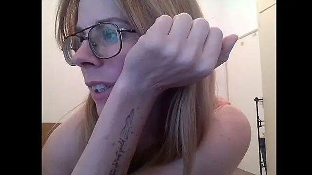 SavannaGirly webcam